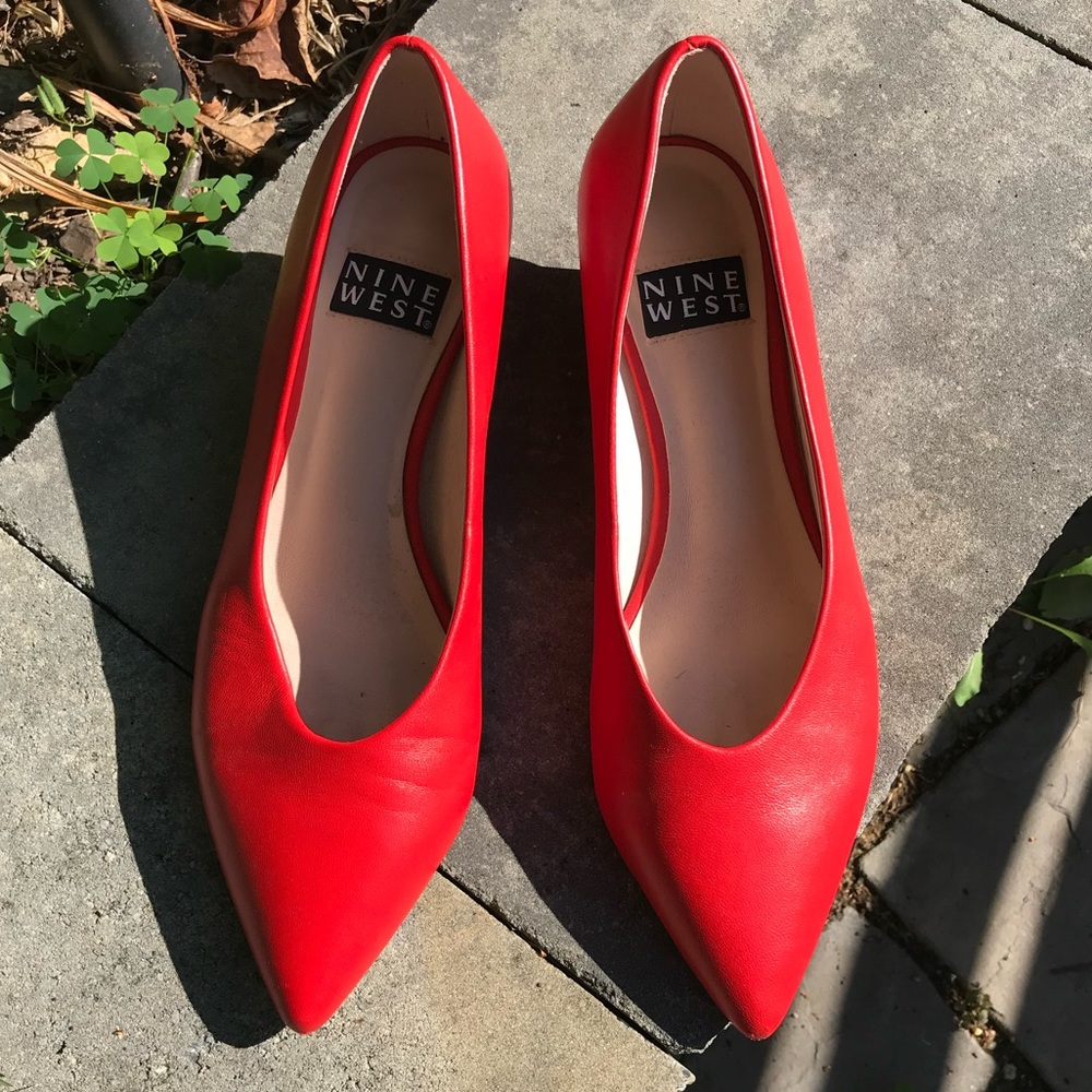 EUC red vintage-style Nine West pumps, size W9.5